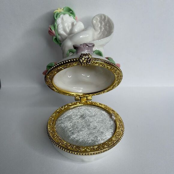 Lovely White Ceramic Cherub Angel Hinged Trinket Box w/ Pink Roses Flower Crown - Picture 4 of 13